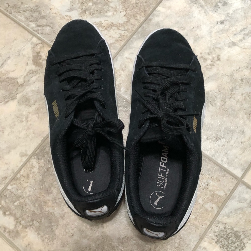 Gently used puma sneakers